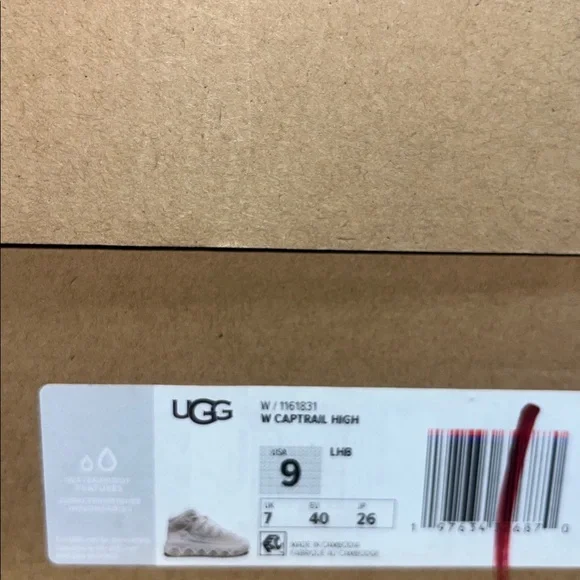 UGG CAPTRAIL HIGH - Picture 6 of 6